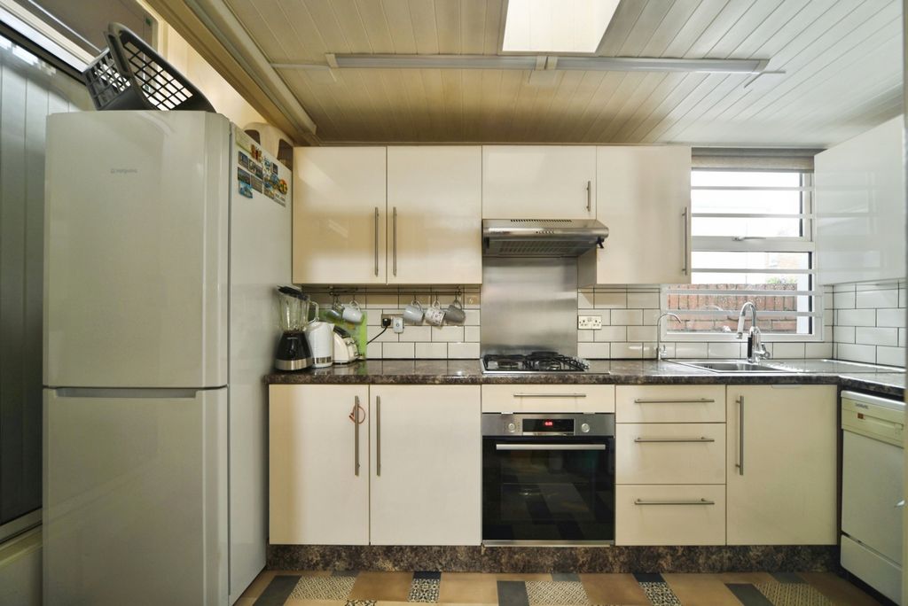 Property photo 3 of 18 Pbox-Img.Jpg