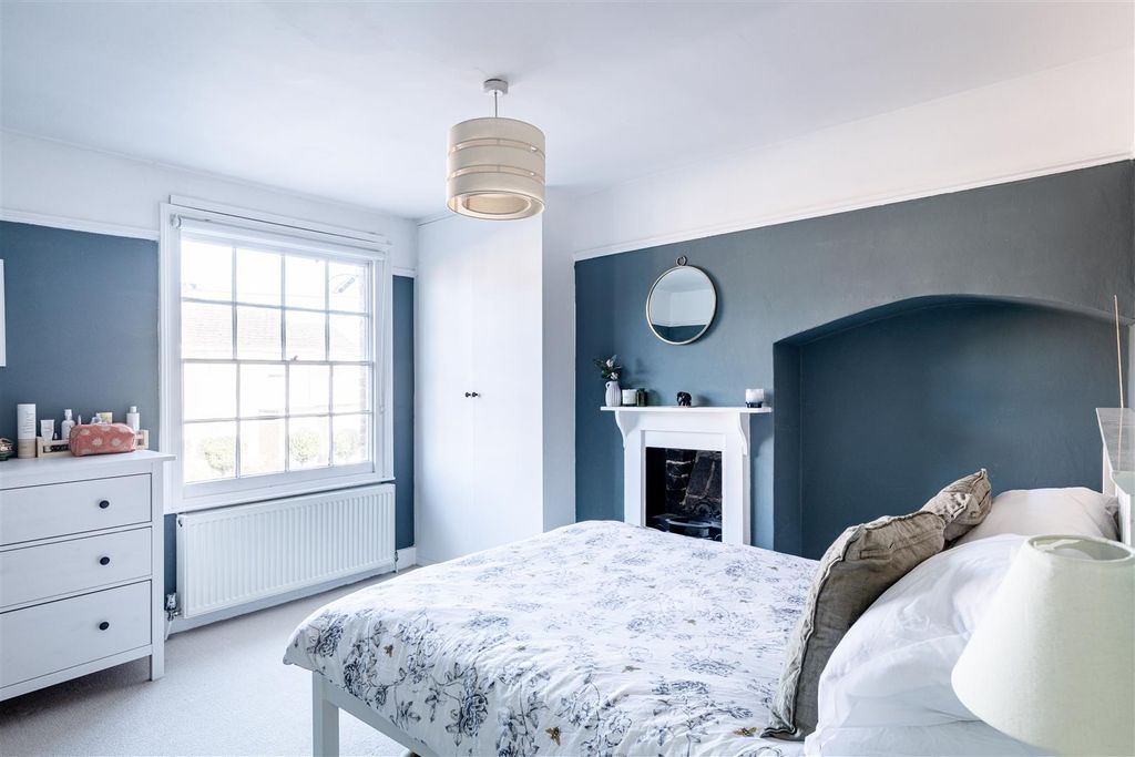 Property photo 3 of 29 Sunte Avenue-28.Jpg