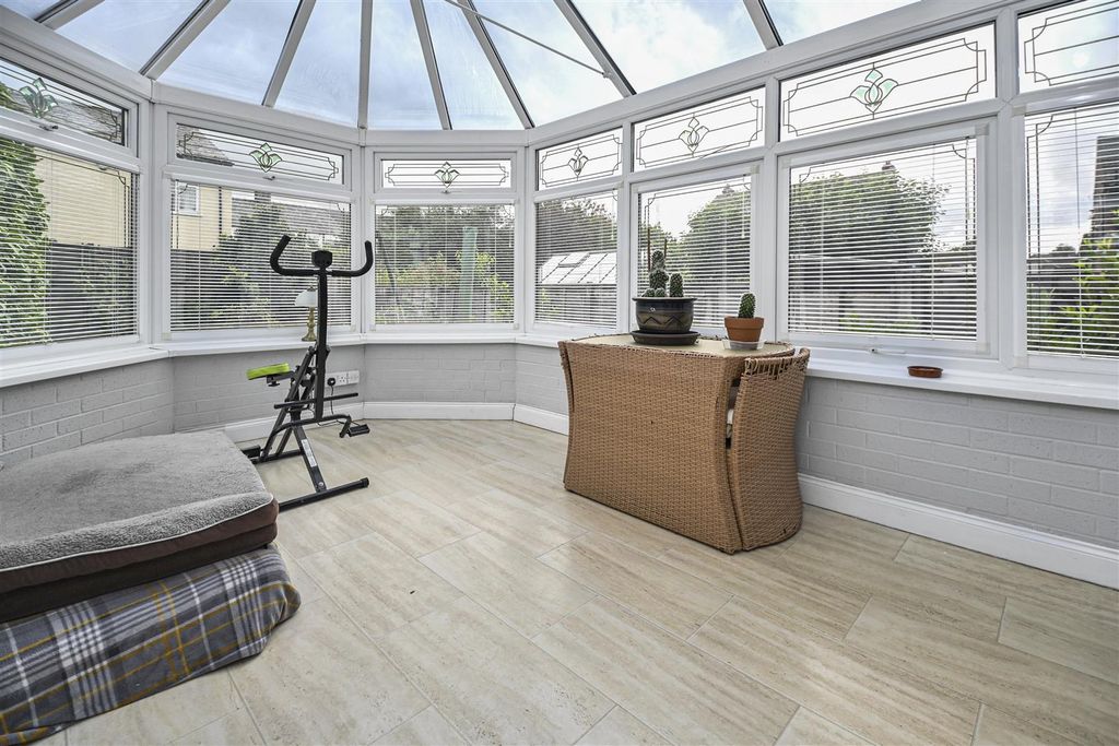 Property photo 2 of 27 6 Hallworthy Close Conservatory (2).Jpg