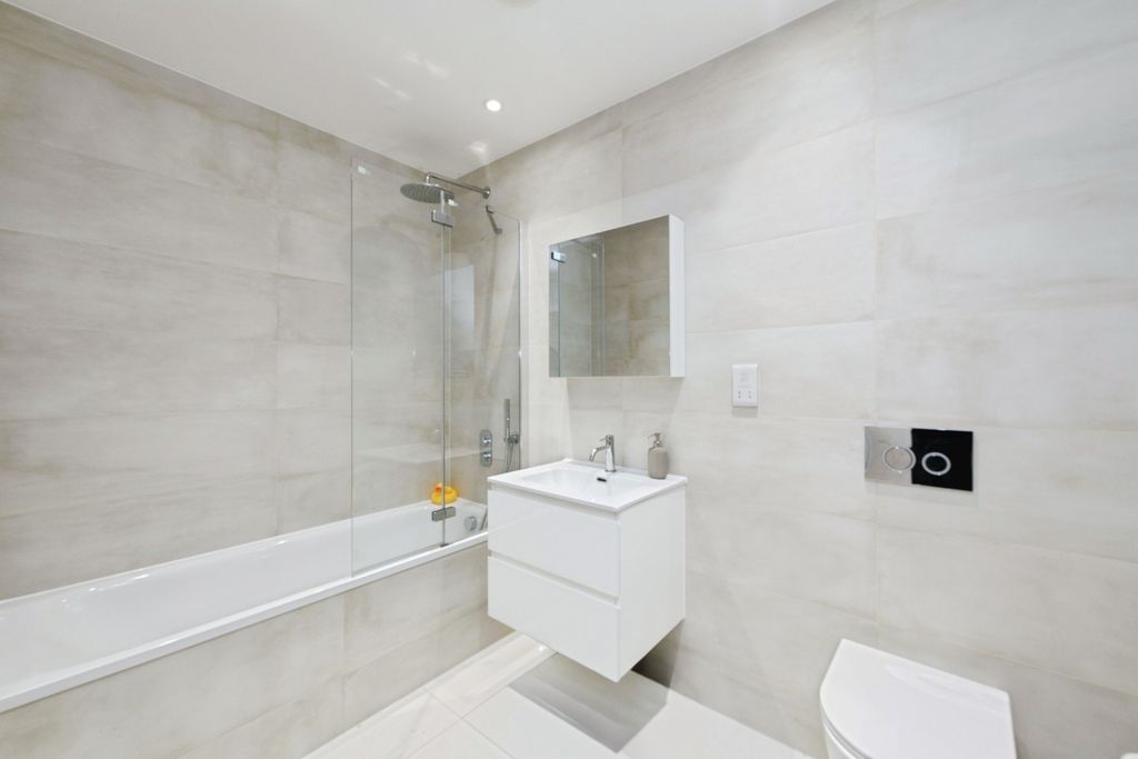 Additional image 9 of 2 bed flat for saleFairdene Road, Coulsdon CR5