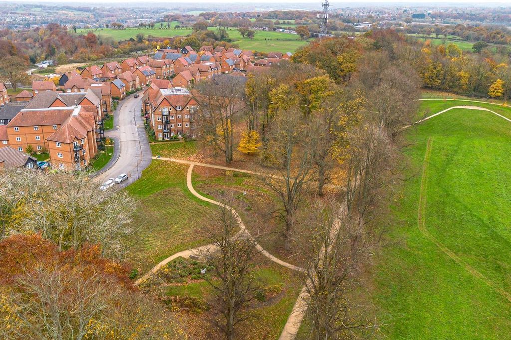 Property photo 2 of 17 Thumbnail_Flat 39 Aspen Rd, Hp10 9Fa Drone-2.Jpg