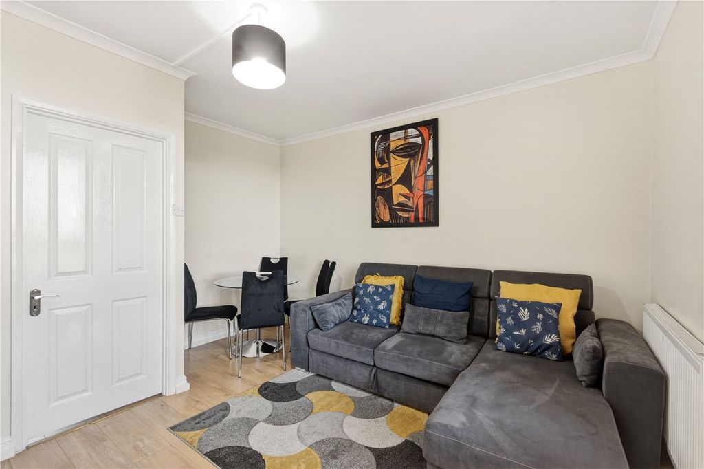 Property photo 1 of 10 Living Room