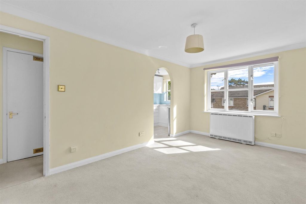 Property photo 2 of 9 5 Alexandra Park Queen Alexandra Road, Hp11 2Hj-6.