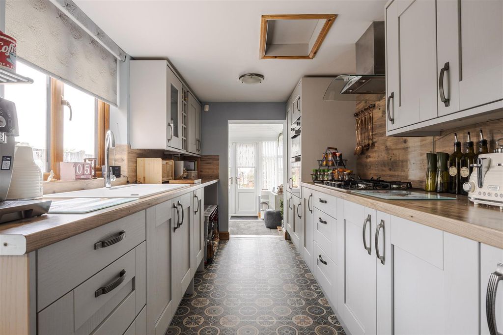 Property photo 2 of 19 Kitchen