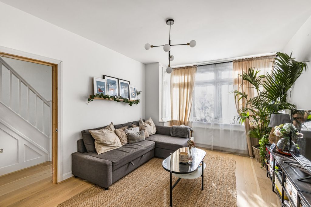 Property photo 2 of 13 913767 (2)