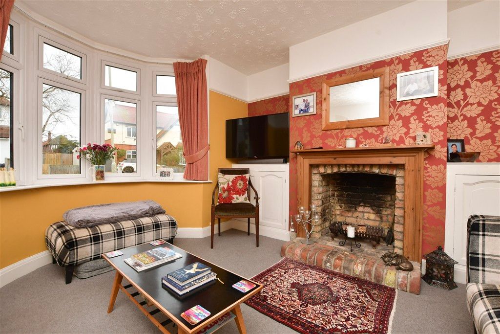 Property photo 3 of 16 Lounge