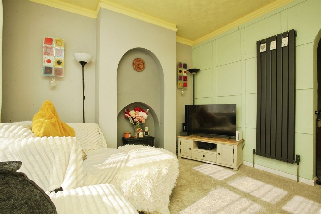 Property photo 3 of 18