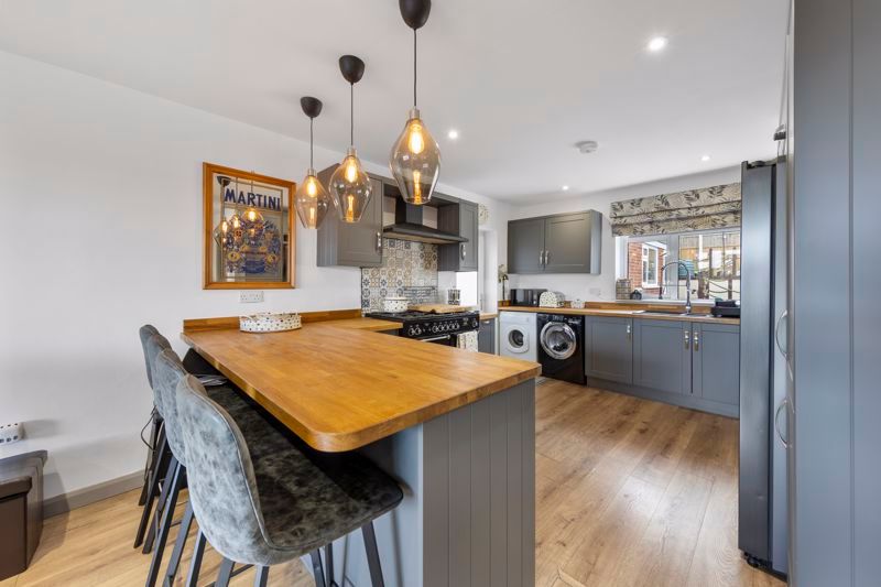 Property photo 3 of 34 Kitchen.