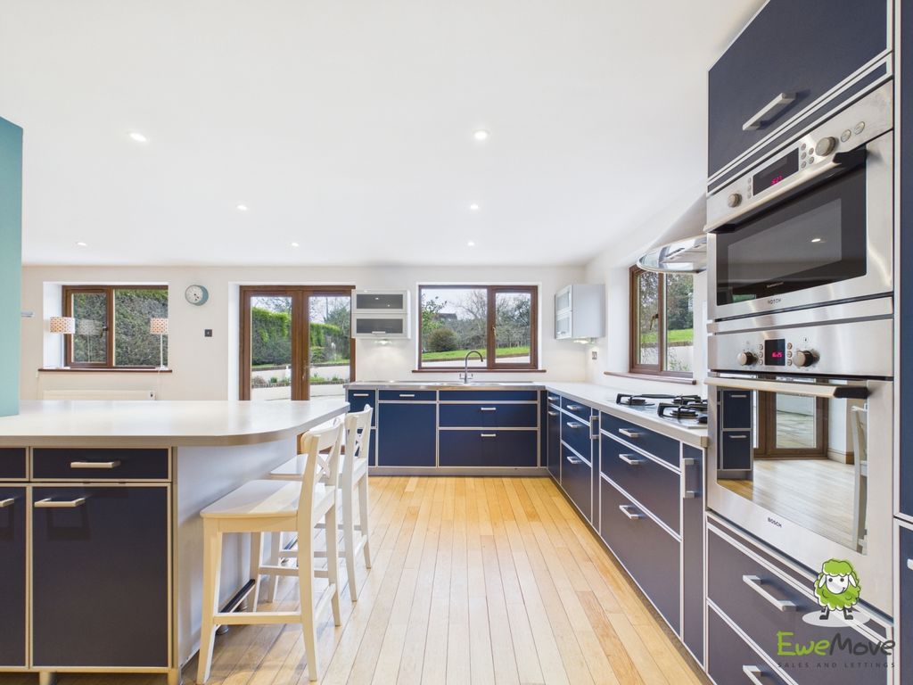 Property photo 3 of 30 Ewemove Basingstoke Wokefield Row Kitchen