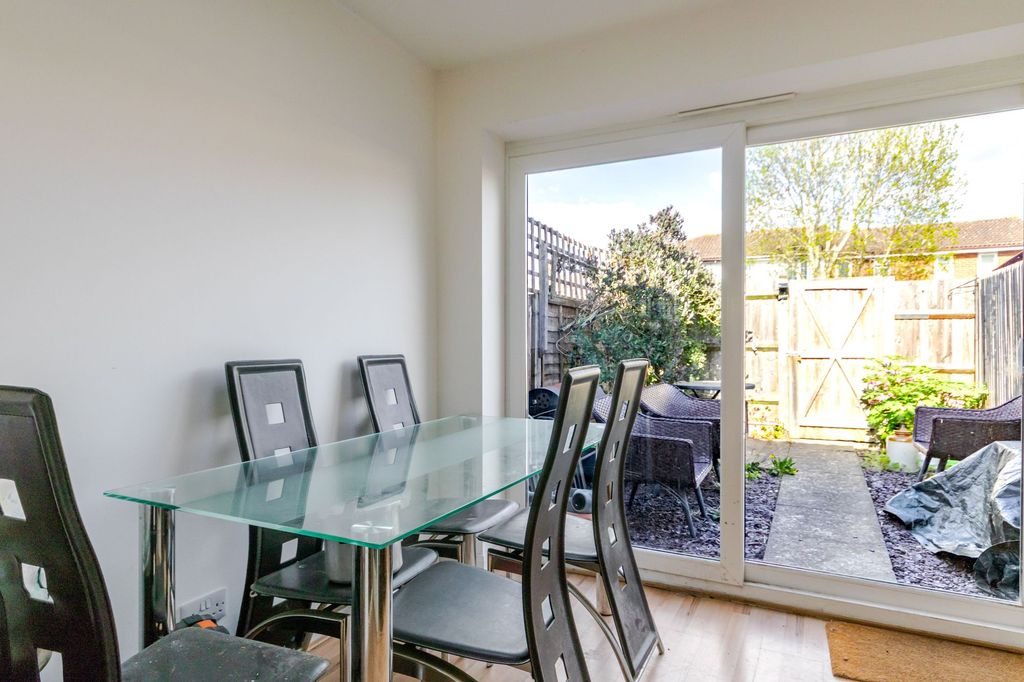 Property photo 3 of 15 Dining 2