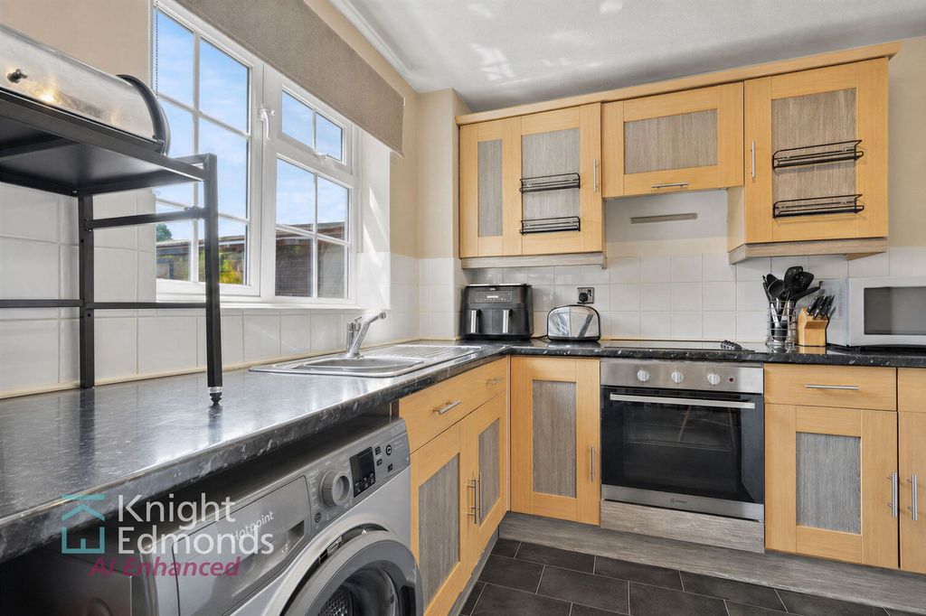 Property photo 3 of 14 Kitchen