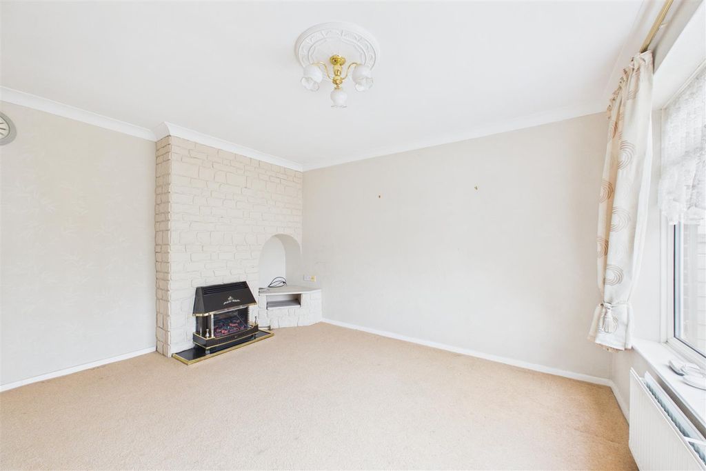 Property photo 3 of 15 Dining Room