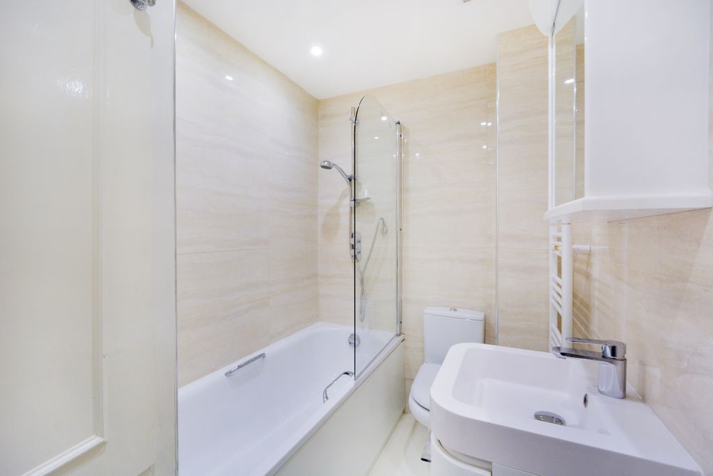 Property photo 2 of 4 Flat 2, 24 Almeida Street (3)