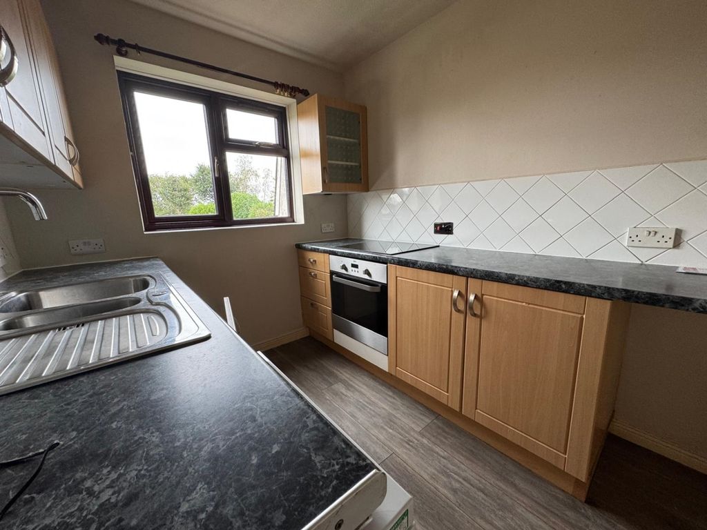 Property photo 3 of 7 Kitchen 1