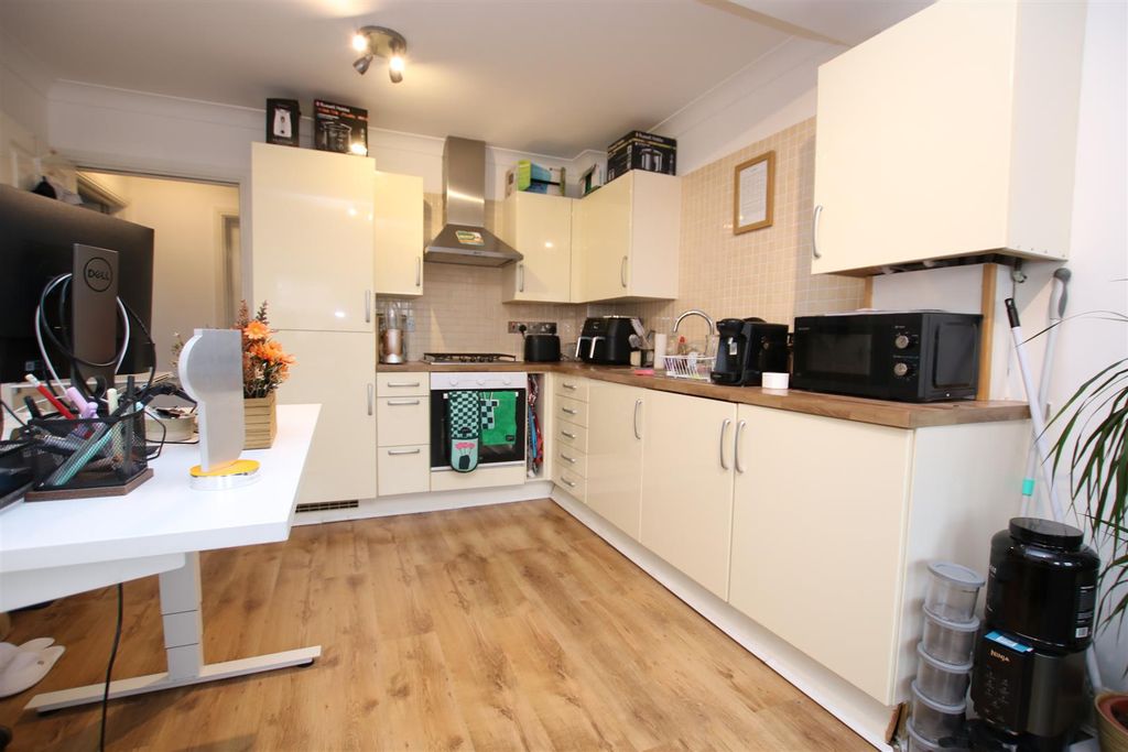 Property photo 3 of 7 Kitchen Area.Jpg