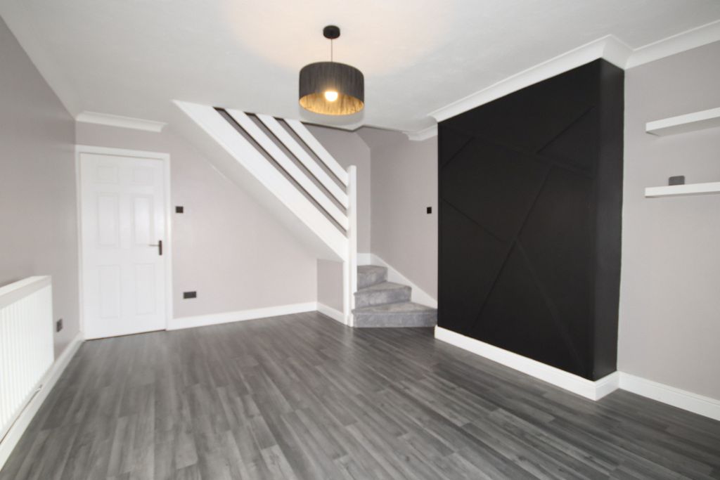 Property photo 3 of 10 Living Room