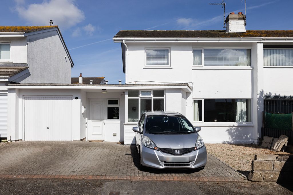 Property photo 2 of 20