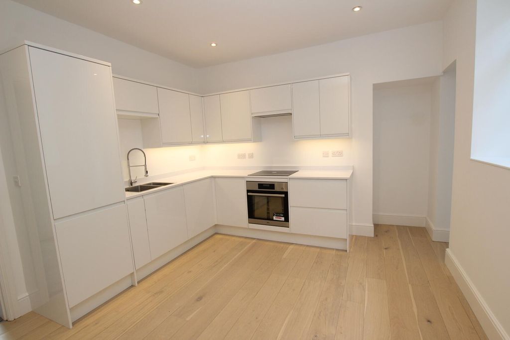 Additional image 5 of 2 bed flat for saleDerby Road, The Park NG7