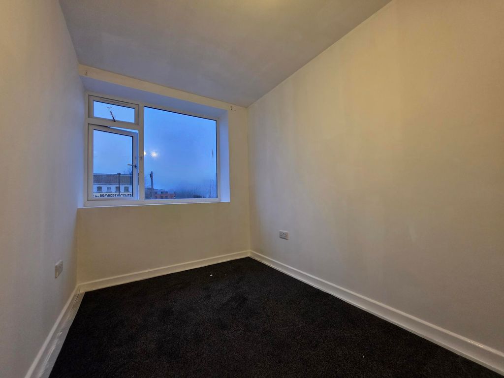 Property photo 3 of 4