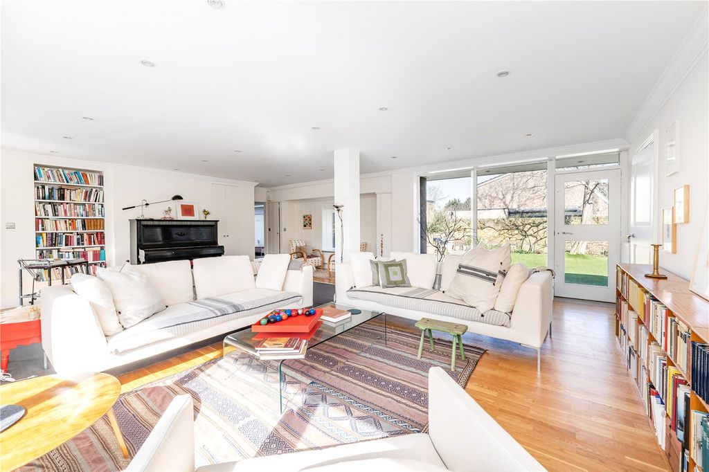 Property photo 3 of 14 Living Room