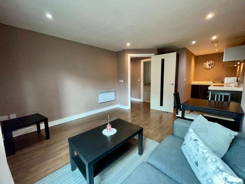 Property photo 2 of 6 Lounge2