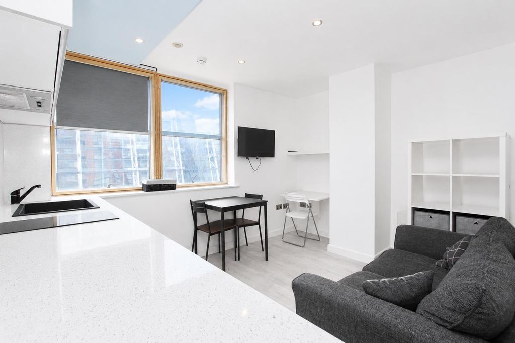 Property photo 3 of 6 Bright Modern Studio With Sleek Kitchen Area...