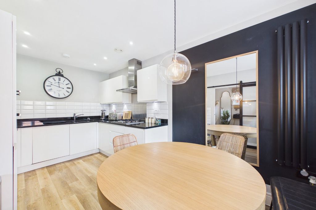 Property photo 3 of 14 Picture No. 11