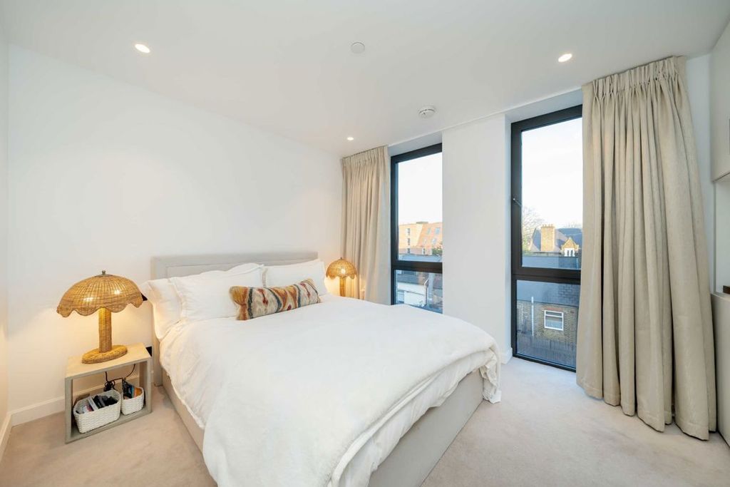 Property photo 3 of 6