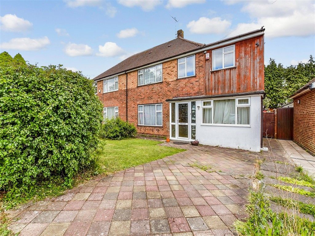 Property photo 1 of 15 Driveway/Parking*