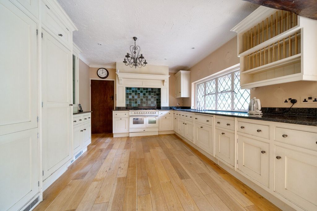 Property photo 3 of 32 Picture No. 02