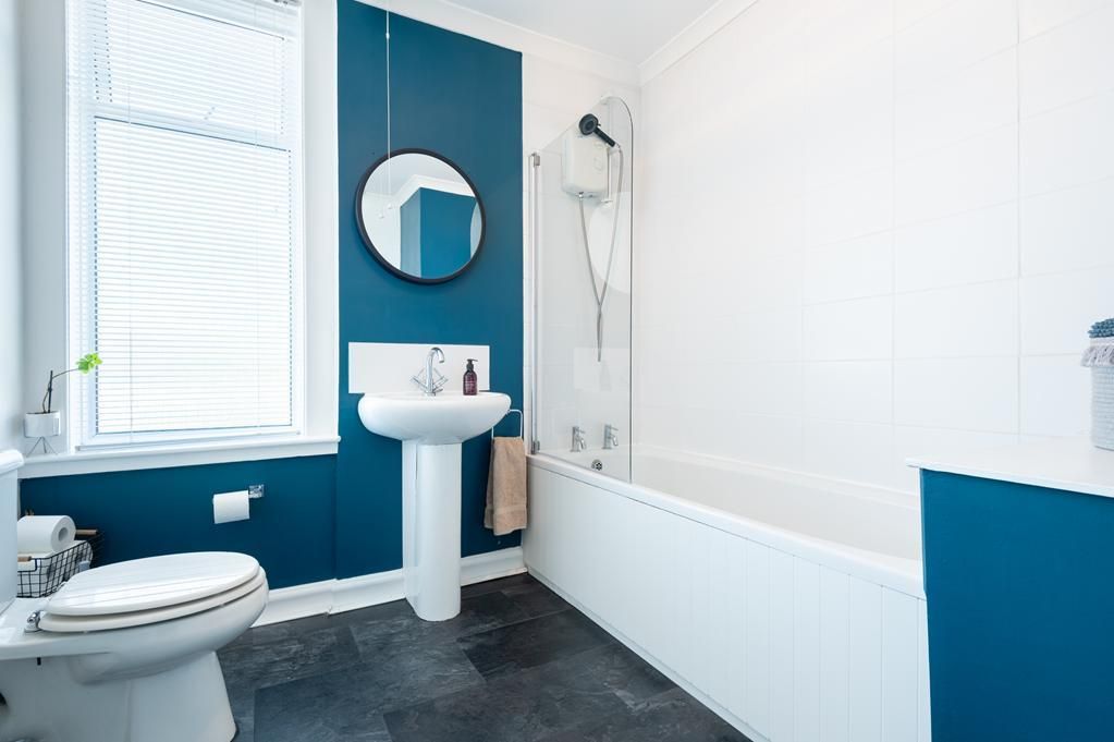 Property photo 3 of 16 Lev1344Pem Bathroom.Jpg