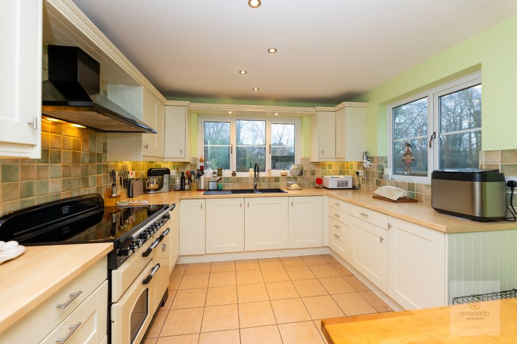 Property photo 2 of 24 4877642