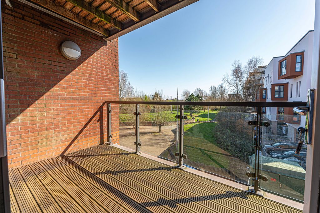 Property photo 2 of 21