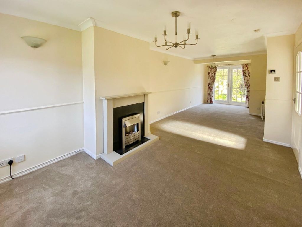 Property photo 2 of 16 Living / Dining Room