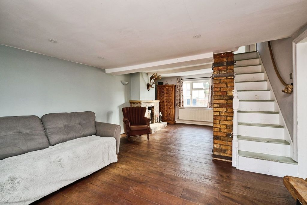 Property photo 2 of 19