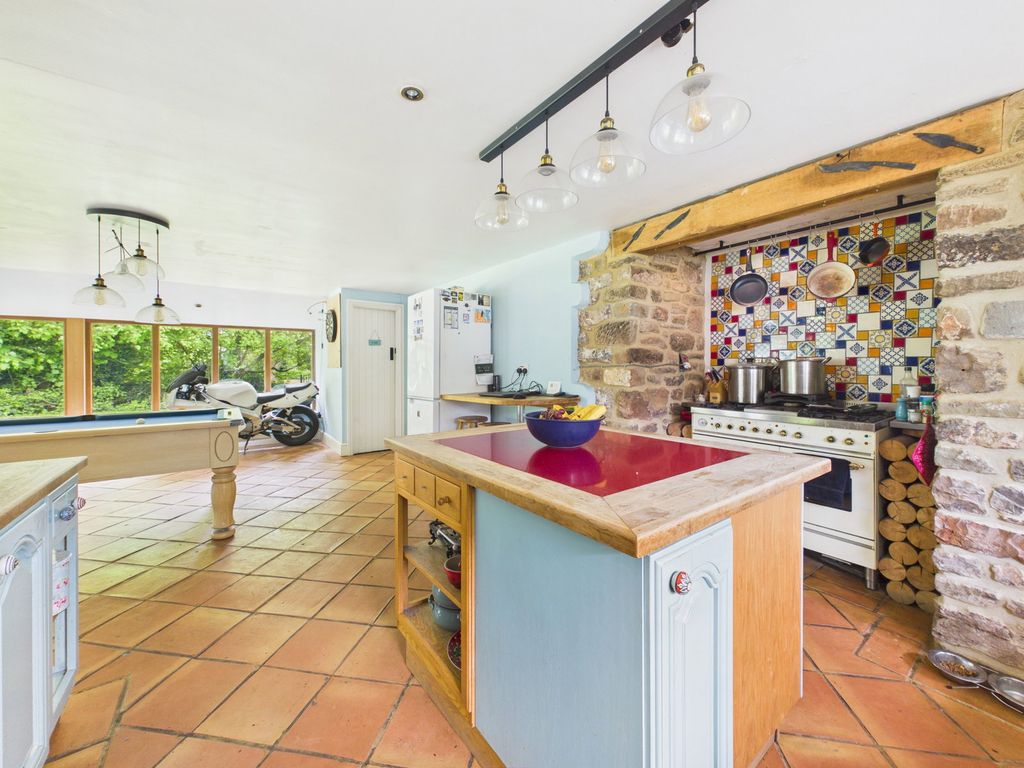 Property photo 2 of 25