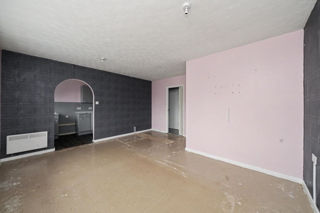 Property photo 3 of 16 Flat 39, Loweswater Gardens, Pinewood Village, Bordon, Gu35 0Nt