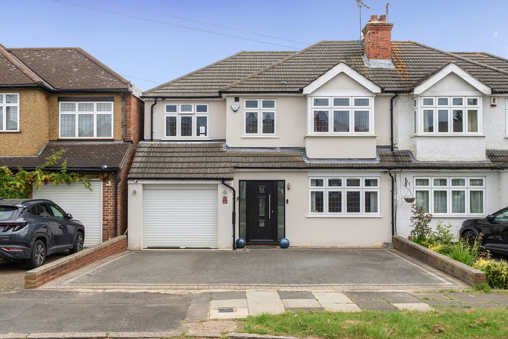 Property photo 1 of 16 1454652-1-69Fa023...