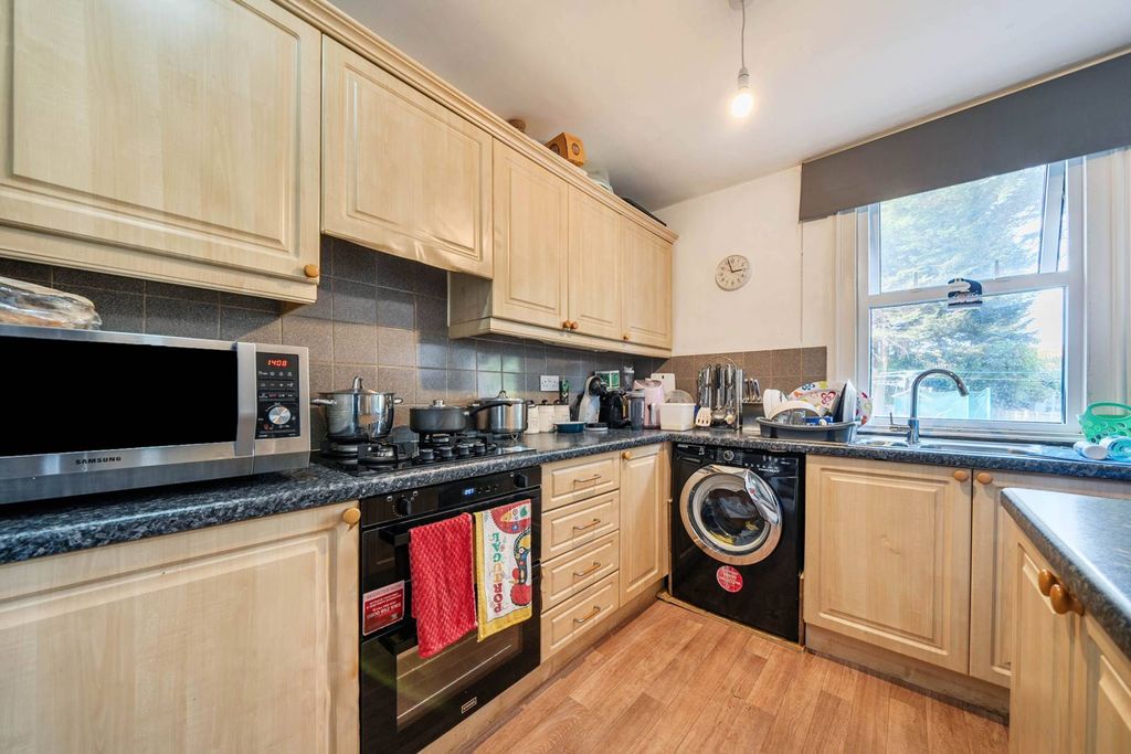Property photo 3 of 18