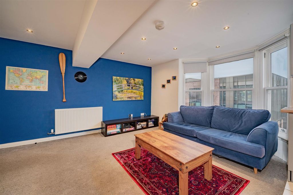 Property photo 3 of 14 Flat D 142 Nethergate Dundee-13.Jpg