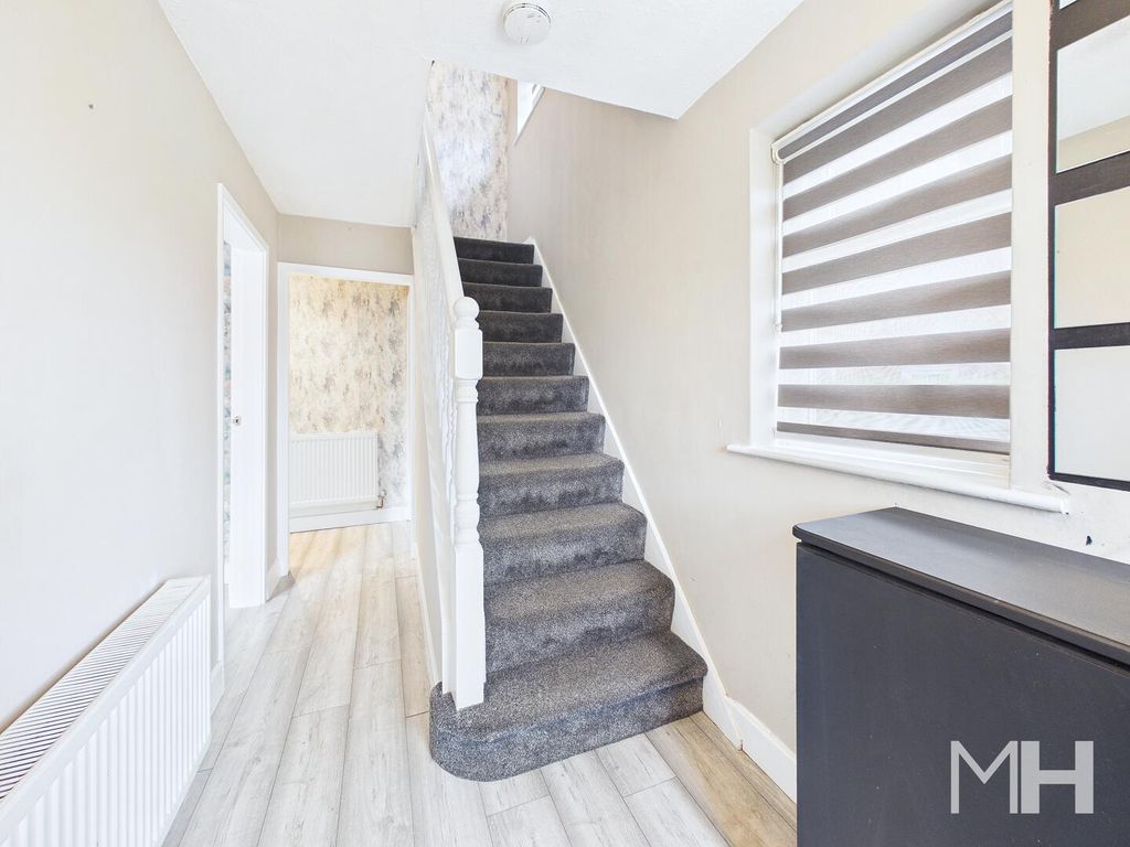 Property photo 2 of 17 Hallway