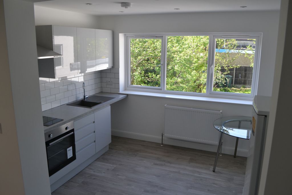 Property photo 1 of 9 One-Bedroom Flat In Hendon