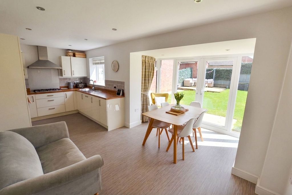 Property photo 2 of 27