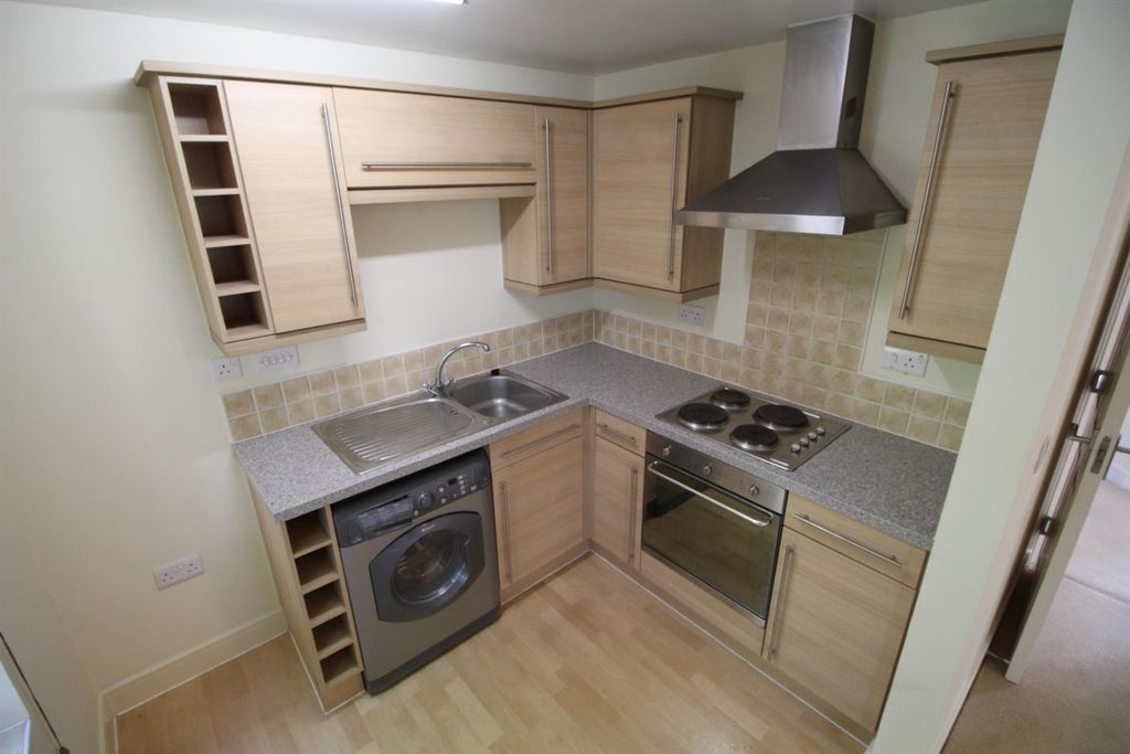 Property photo 3 of 7 Kitchen