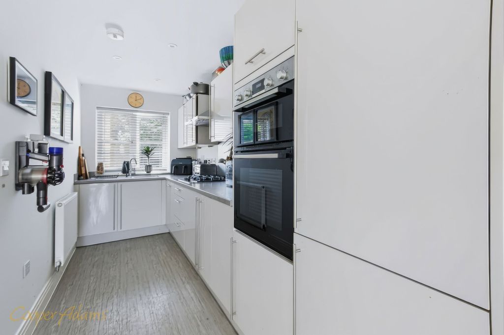 Property photo 3 of 15 Kitchen