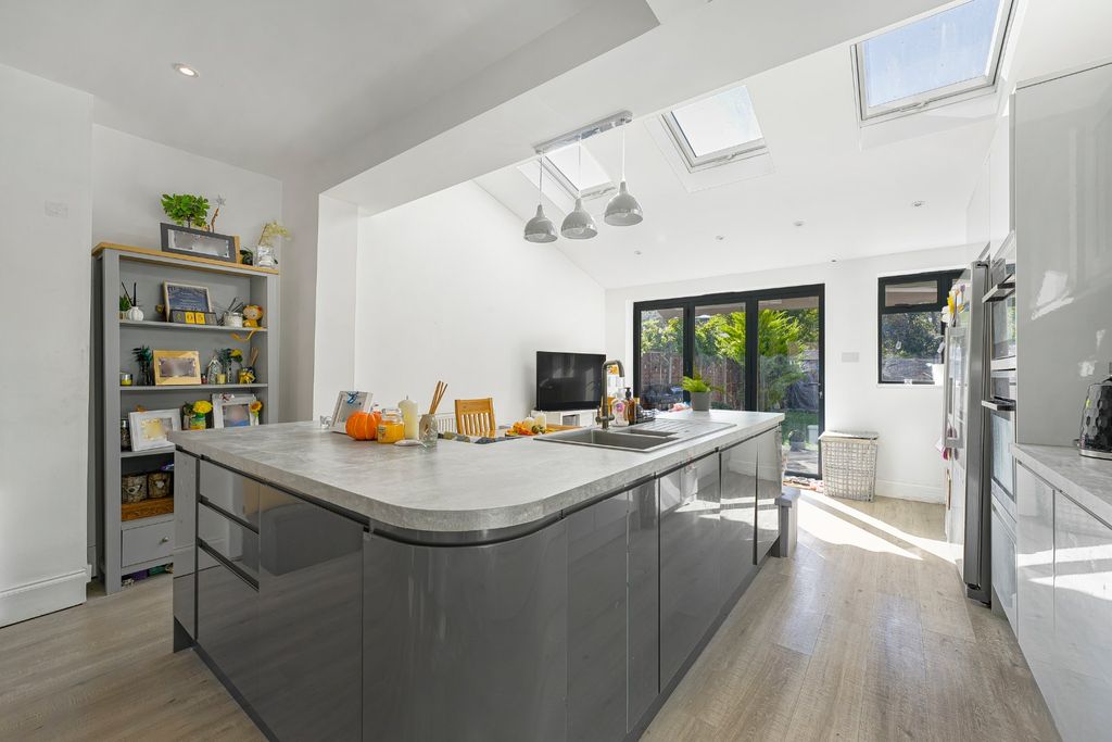 Property photo 1 of 28 Picture No. 13