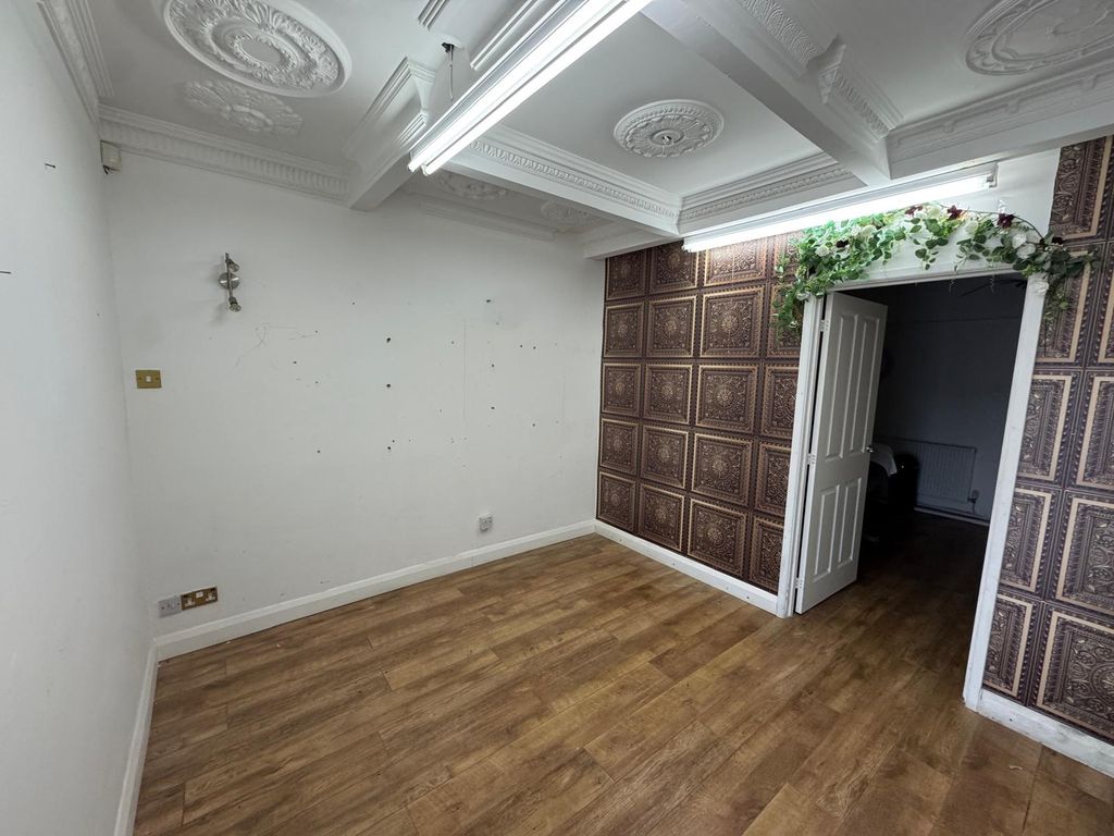 Property photo 3 of 28