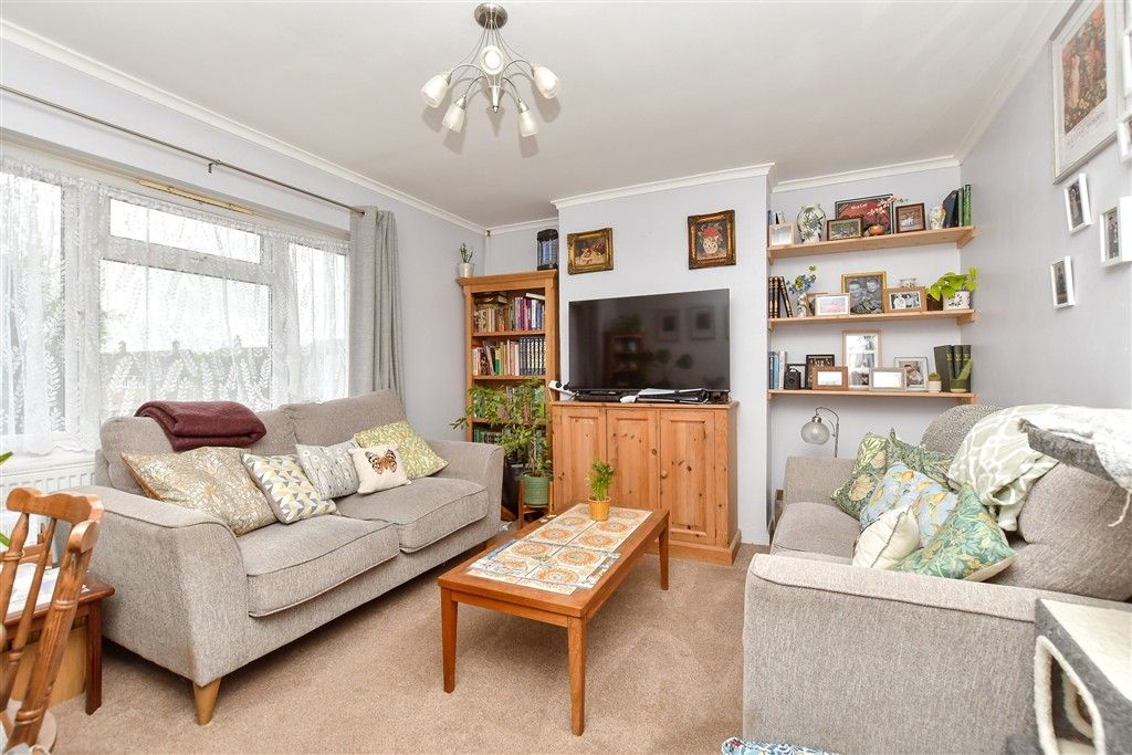 Property photo 3 of 8 Lounge/Diner