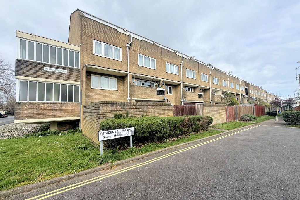 Property photo 1 of 11 Front