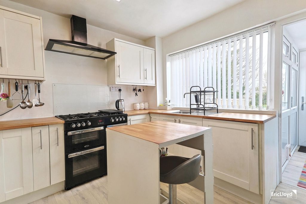 Property photo 3 of 18 Photo 10